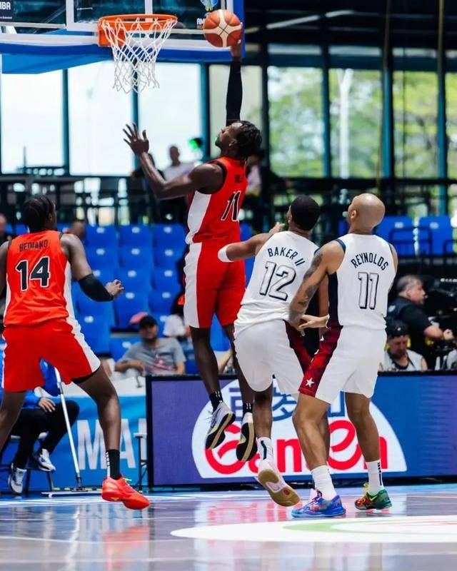 加拿大男篮完胜尼克斯，艾顿绝境逆转