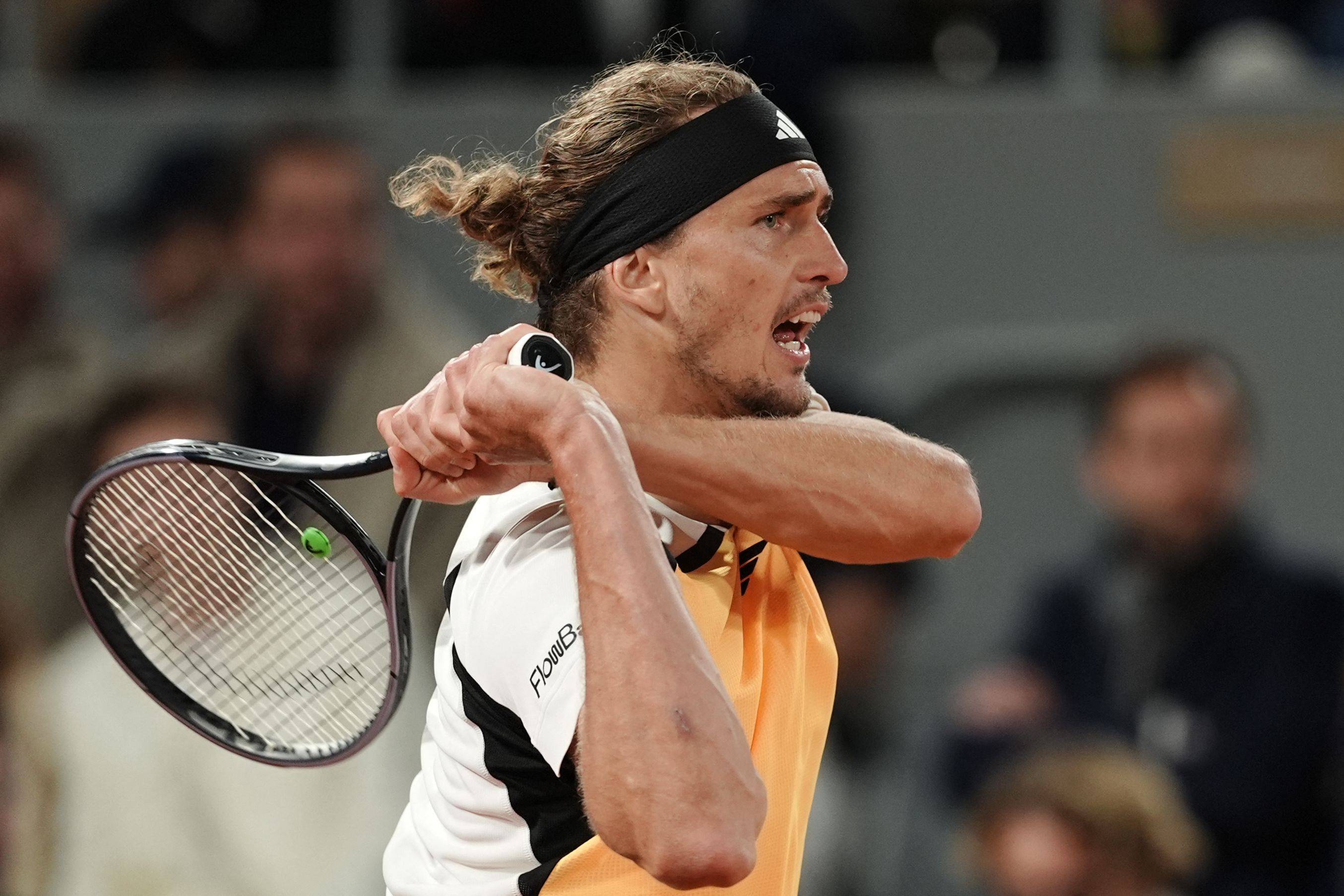 法国网球队鏖战意大利网球队，兹维列夫绝境逆转