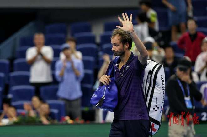 关于法国网球队鏖战意大利网球队,梅德韦杰夫关键制胜的信息 关于法国网球队鏖战意大利网球队,梅德韦杰夫关键制胜的信息