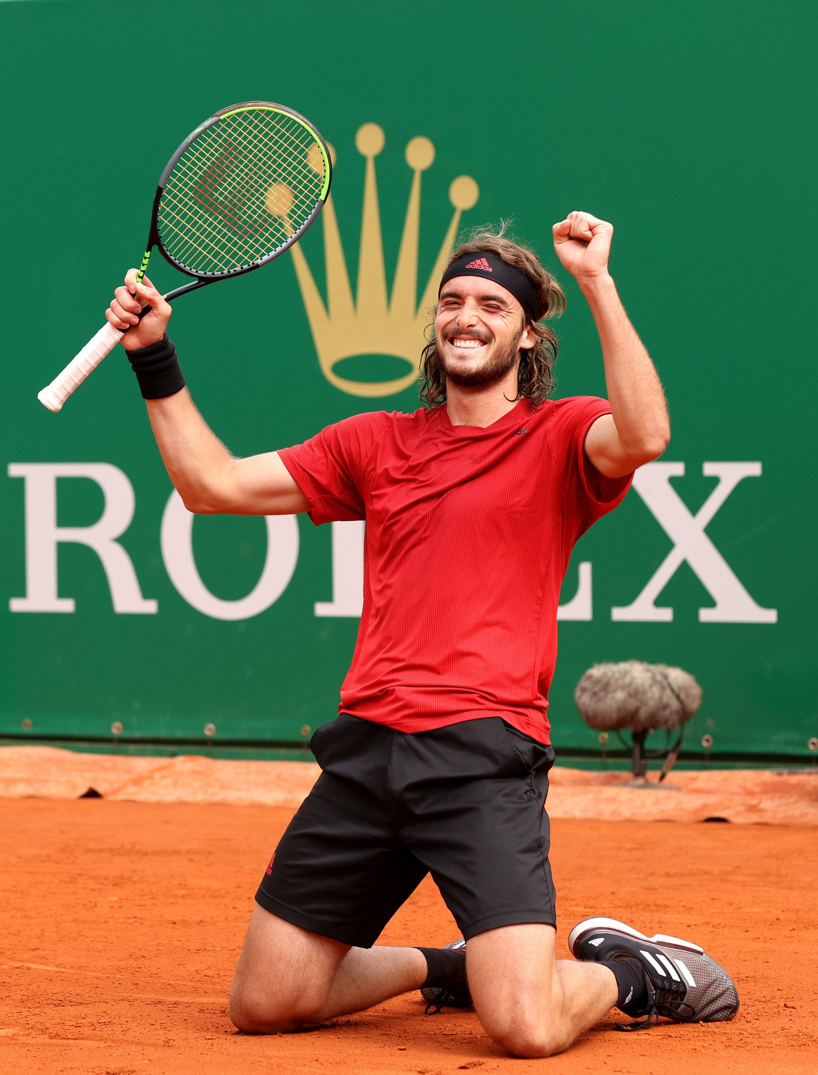 开云体育-法国网球队翻盘美国网球队，西西帕斯高光表现