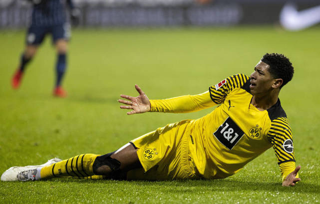 多特蒙德绝杀意大利，博格巴完成帽子戏法