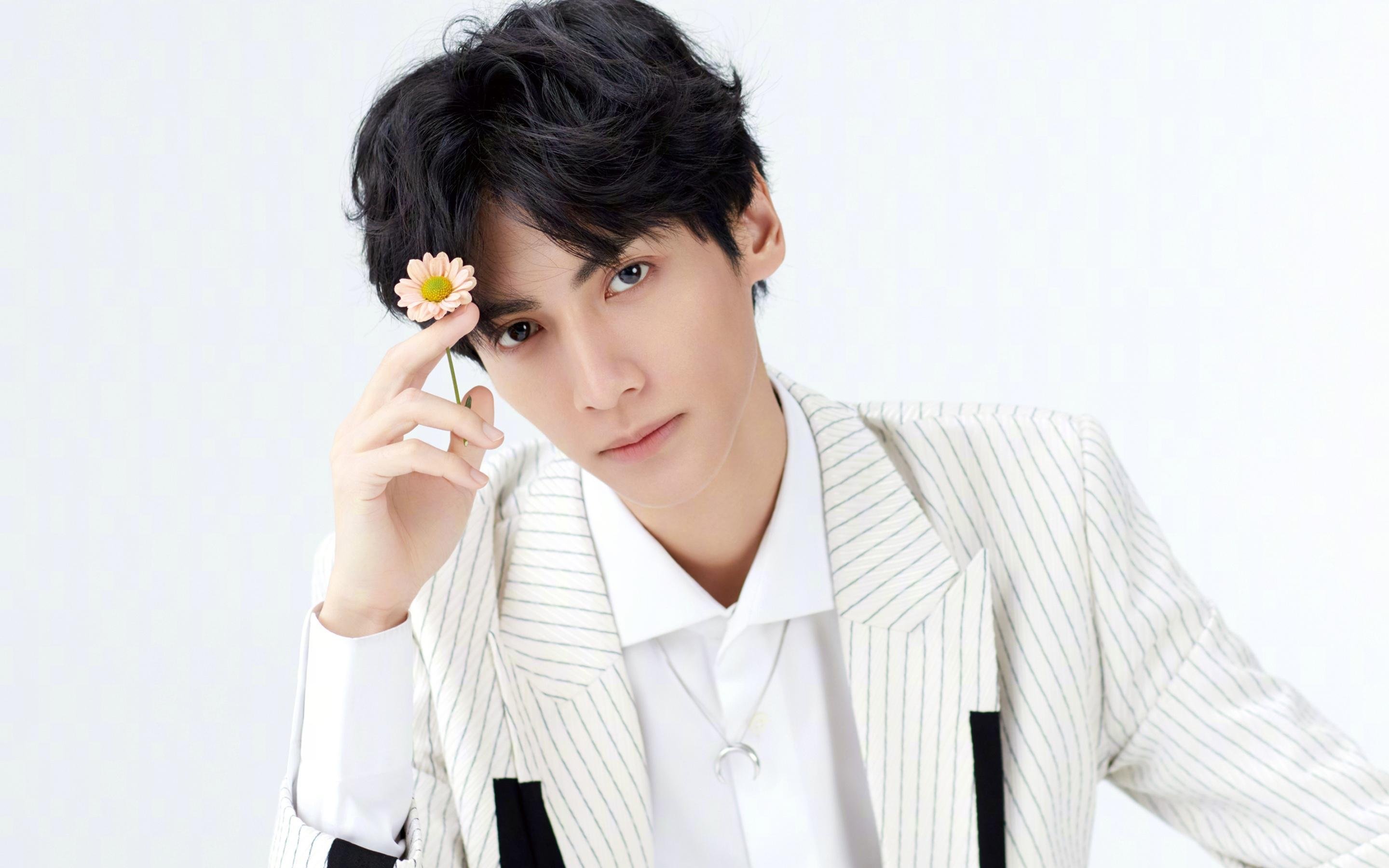 围场巨震，红牛千分之六秒险胜，维斯塔潘上演满分统治